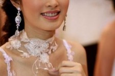 崇左人妖皇后(中国富豪娶人妖皇后)