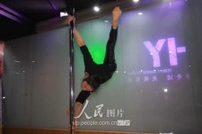 崇左钢管舞女神(女星钢管舞)