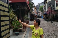 崇左领奖后要带老伴游遍中国的简单介绍