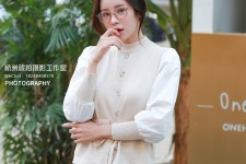 崇左兼职模特被摄影师亲(兼职模特被摄影师亲了)