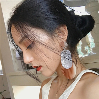 崇左伴游女生张悦然的资料