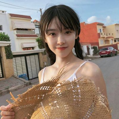 崇左伴游女生李梓萱的资料
