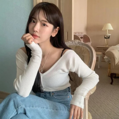 崇左伴游女生邓丽丽的资料