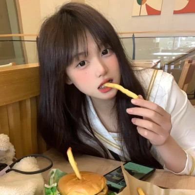 崇左伴游女生李欣怡的资料