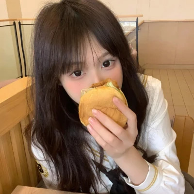 崇左伴游女生李心怡的资料