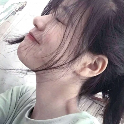 崇左伴游女生烟雨蒙蒙的资料