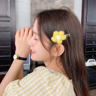 崇左伴游女生黄丽娜的资料