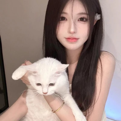 崇左伴游女生陈露晞的资料