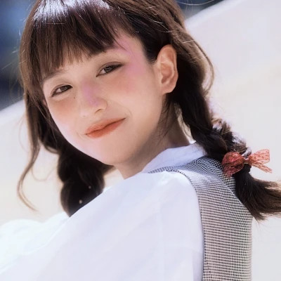 崇左伴游女生郑晓晴的资料