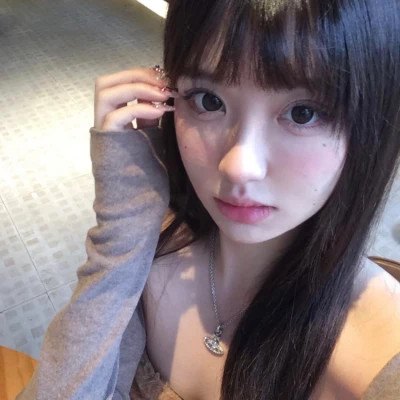 崇左伴游女生车简丽的资料