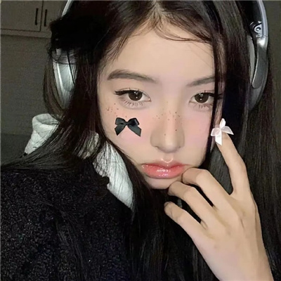 崇左伴游女生纳兰清越的资料