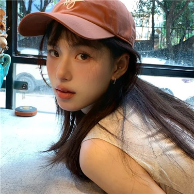 崇左伴游女生杨梦研的资料