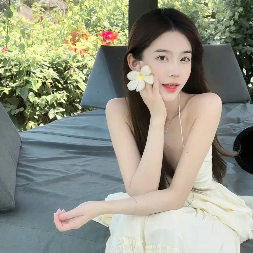 崇左伴游女生Claire的资料