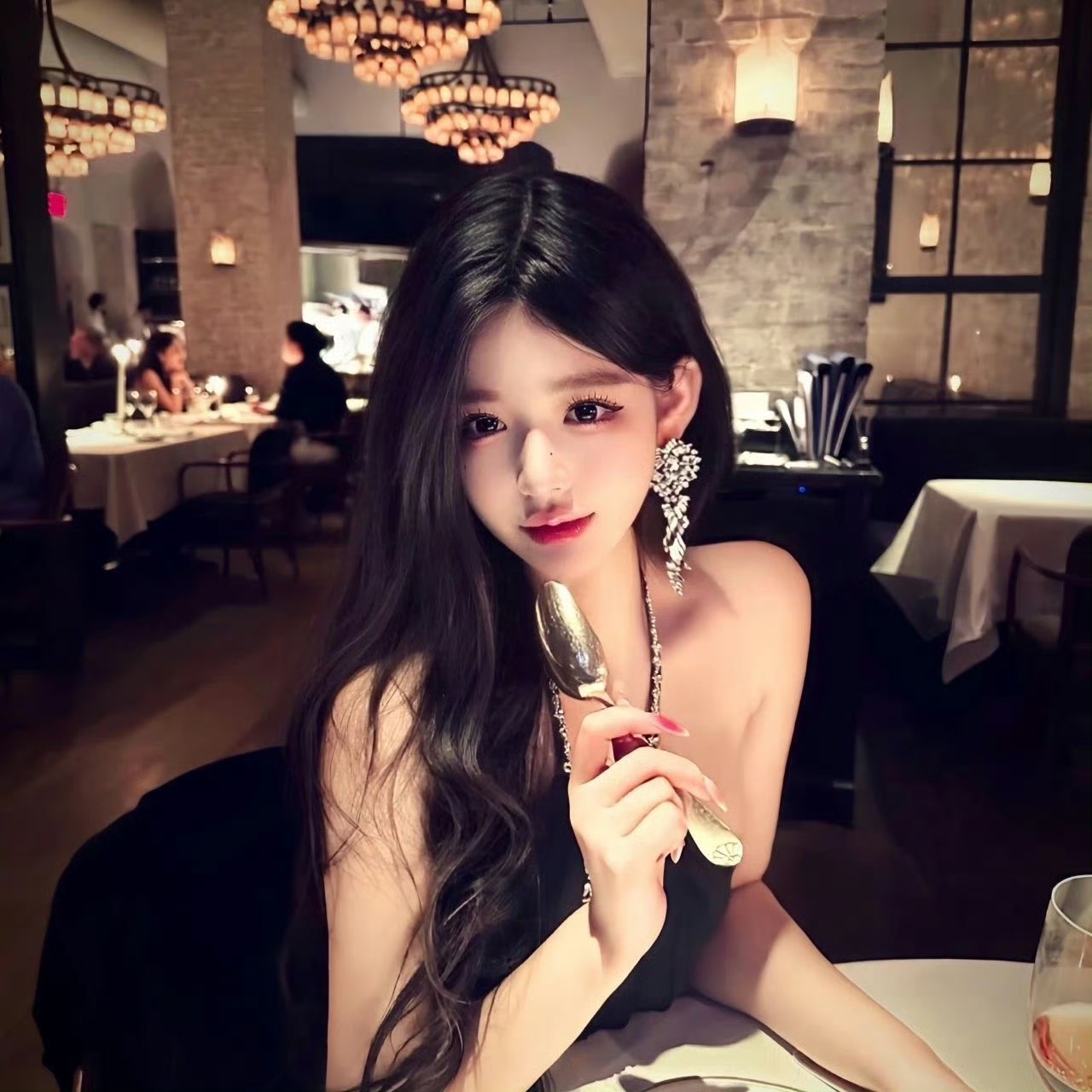 崇左伴游女生蓝盈盈的资料