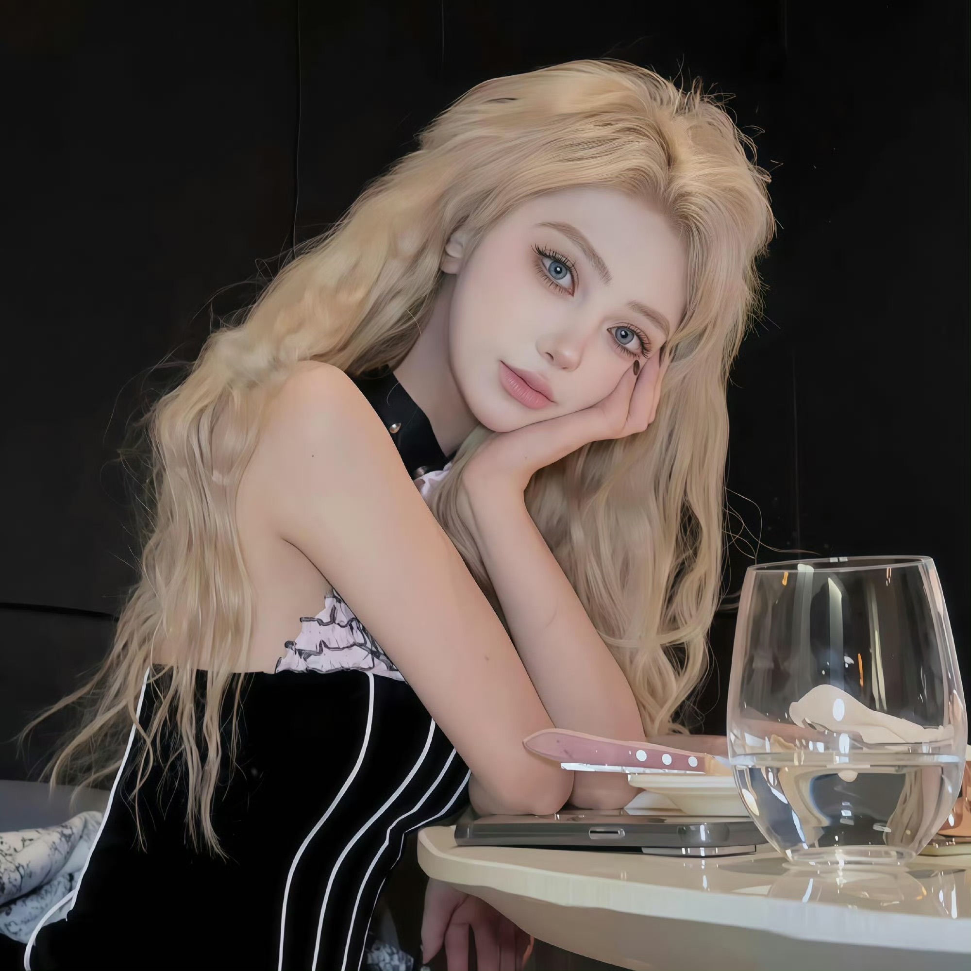 崇左伴游女生晨露的资料