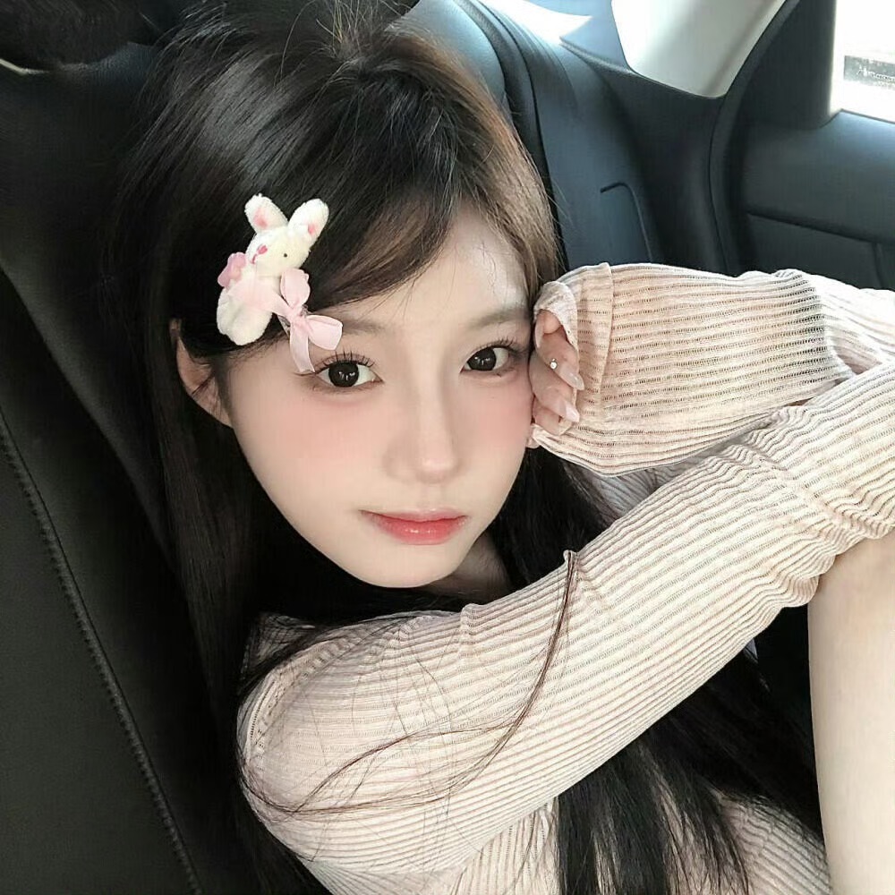 崇左伴游女生沈欣白的资料