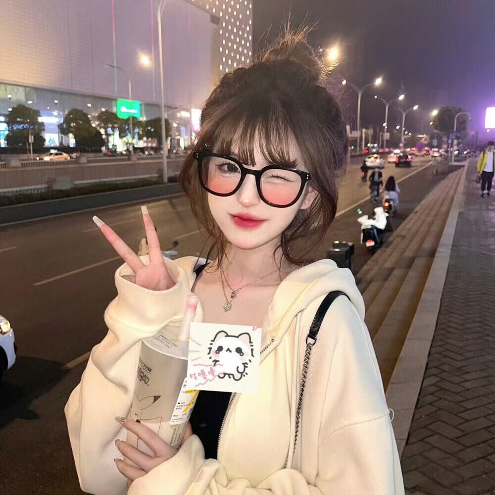 崇左伴游女生KIKI的资料