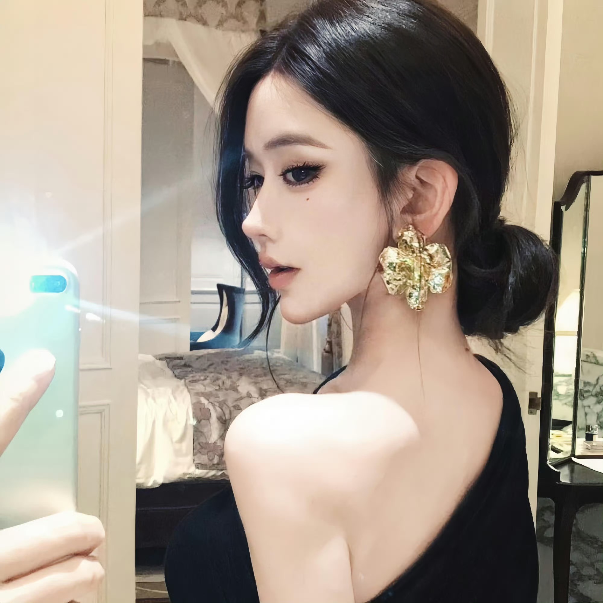 崇左伴游女生靖骊萍的资料