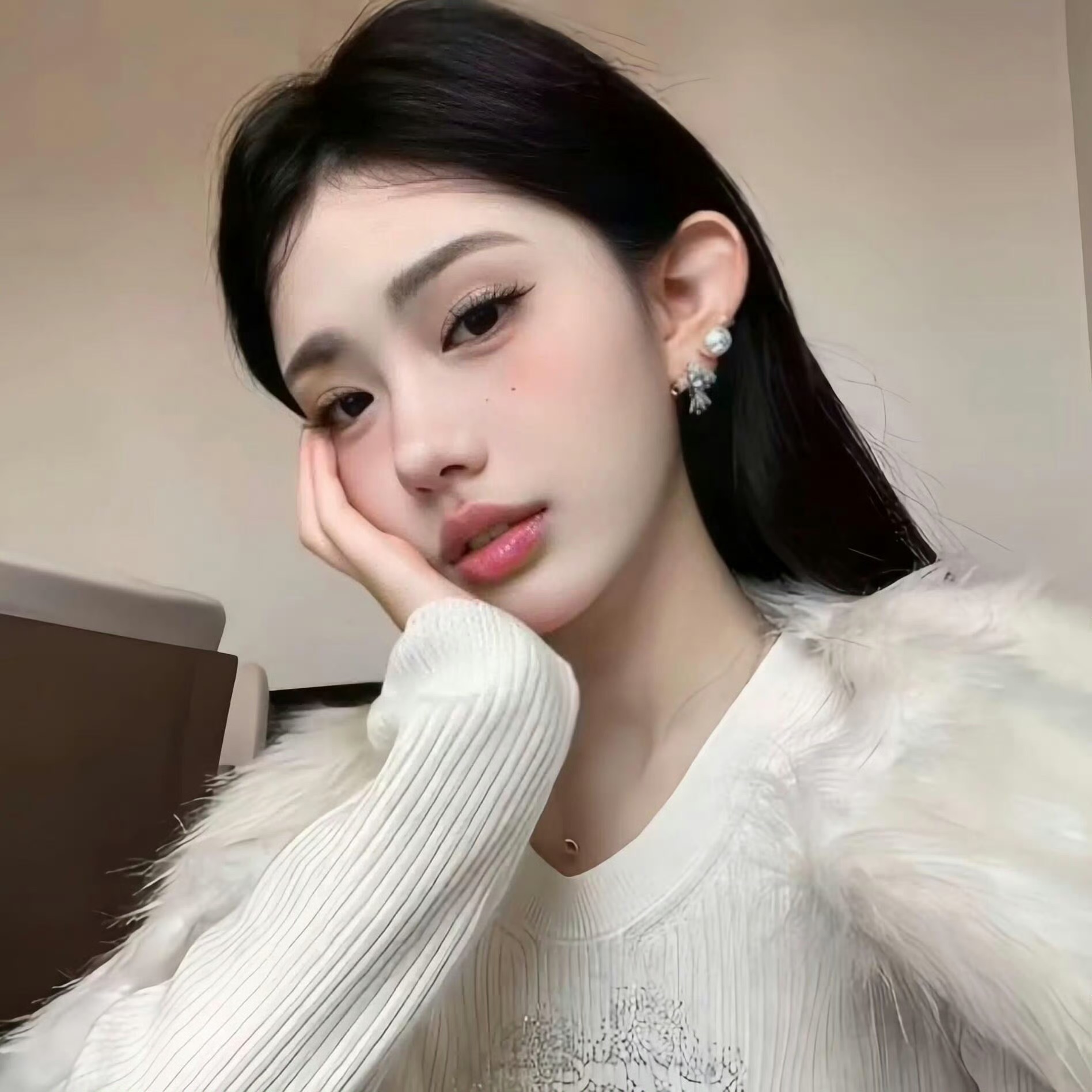 崇左伴游女生沈梦蝶的资料