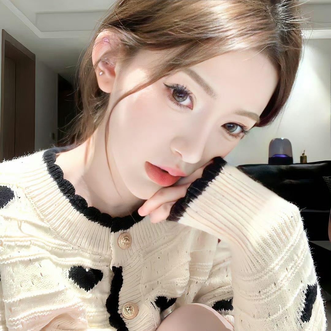 崇左伴游女生刘佳怡的资料
