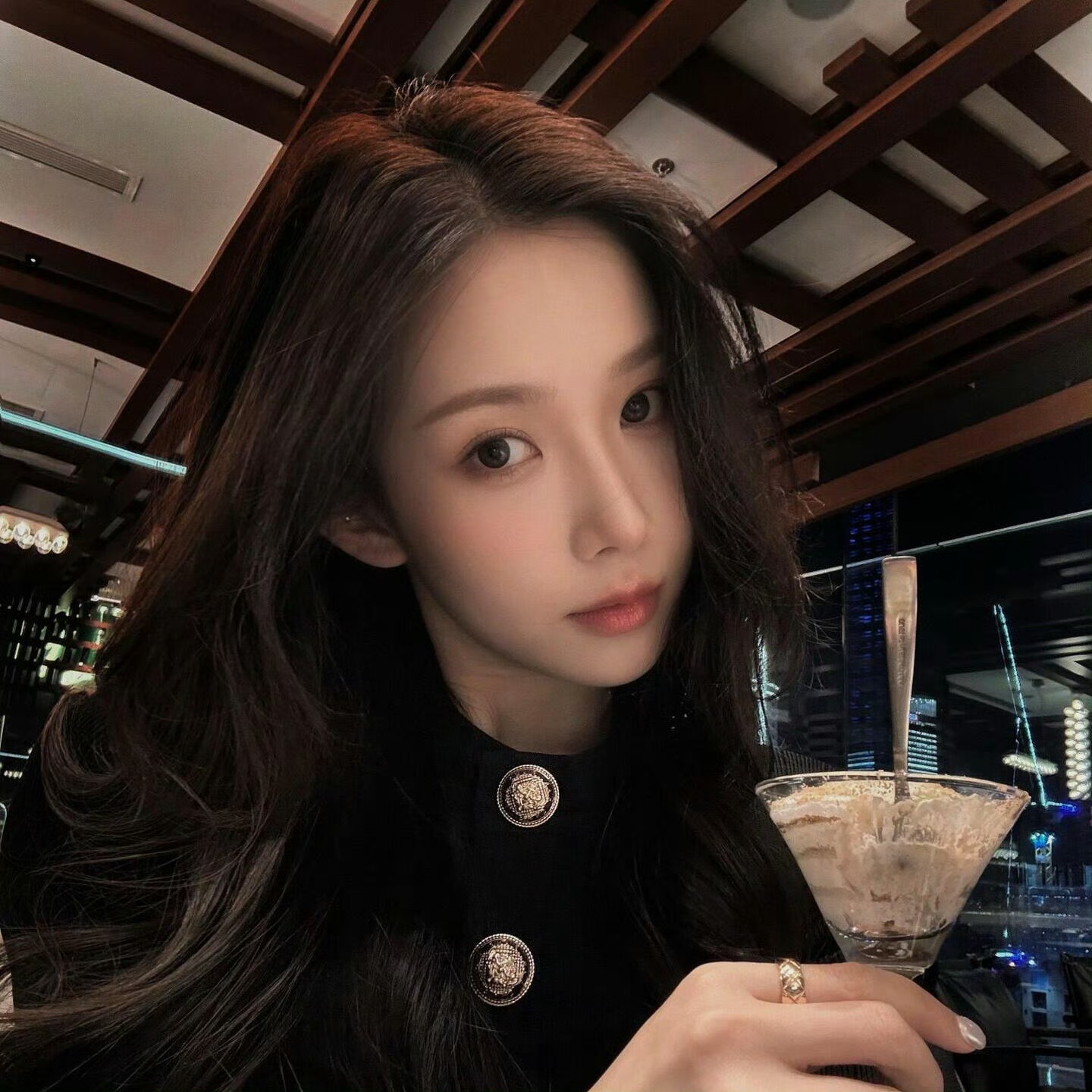 崇左伴游女生周晓雯的资料