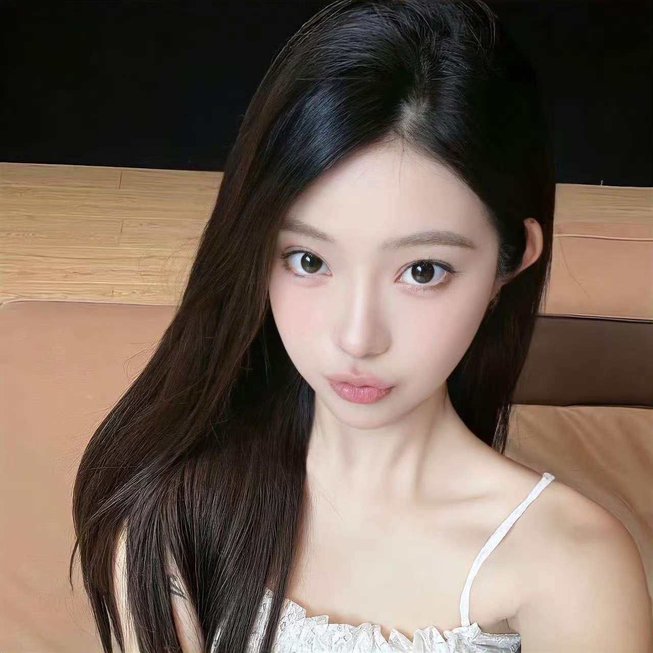 崇左伴游女生Olivia Wang的资料