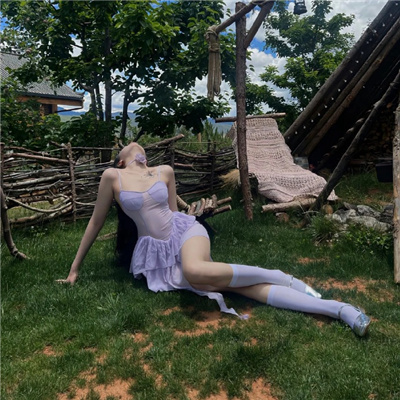崇左伴游女生计玲珑