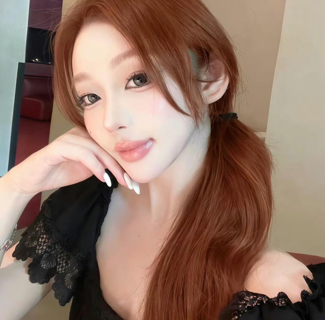 崇左伴游女生 | Victoria LiLI的资料